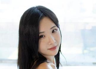 突然发现看这些高清图片下，Habin夏彬(하빈)的比基尼攻击让人有种想冲浪的冲动，不过……腿不太能行。