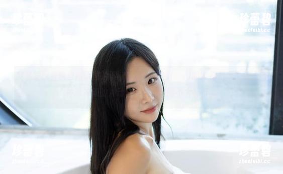 突然发现看这些高清图片下，Habin夏彬(하빈)的比基尼攻击让人有种想冲浪的冲动，不过……腿不太能行。