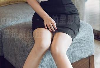 HuaYang花漾 – 私拍里那套装，熊小诺的样子总是抓住注意力，怎能不更加好奇？