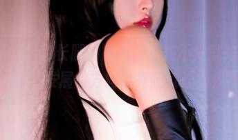 MissWarmJ长腿的照片，不知不觉就陷进去了，先不说时代发展的方向，光腿就让我停不下来。