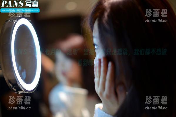 PANS-七月 PANS - 对于七月的“透明”壁纸,我只是想说,我们都不想被看到啊。
