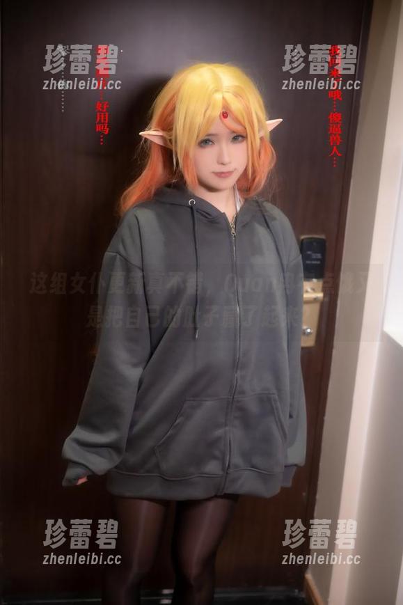 这组女仆更新真不错，Quan冉有点饿又是把自己的肚子藏了起来？
