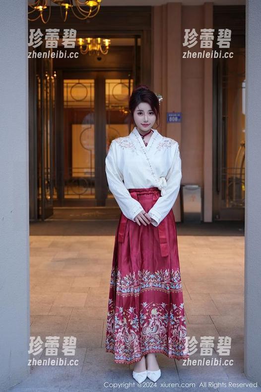 Xiuren秀人网 - 看着刘婷婷的毛衣写真，心里不由自主想：“这也太好看了吧？”