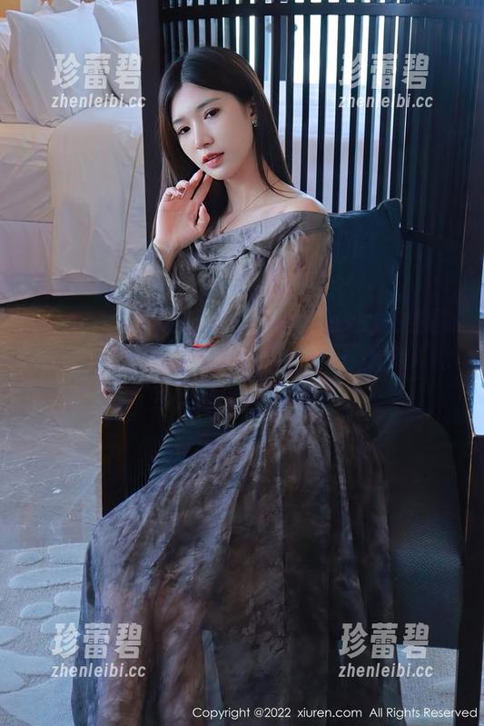 Xiuren秀人网 - 卓君Jeanes的在线图集：礼服复盘，时尚的叛徒，下面有人吗？我快被迷得胃疼了。