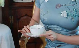 Xiuren秀人网 – 周周不吃香菜，这身套装你真的是要写个图包教程吗？慌得我都想一键收藏了。