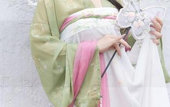 Xiuren秀人网 – 看了徐微微mia的低胸开襟福利写真，我发现，今天晚上只想喝水壮胆。