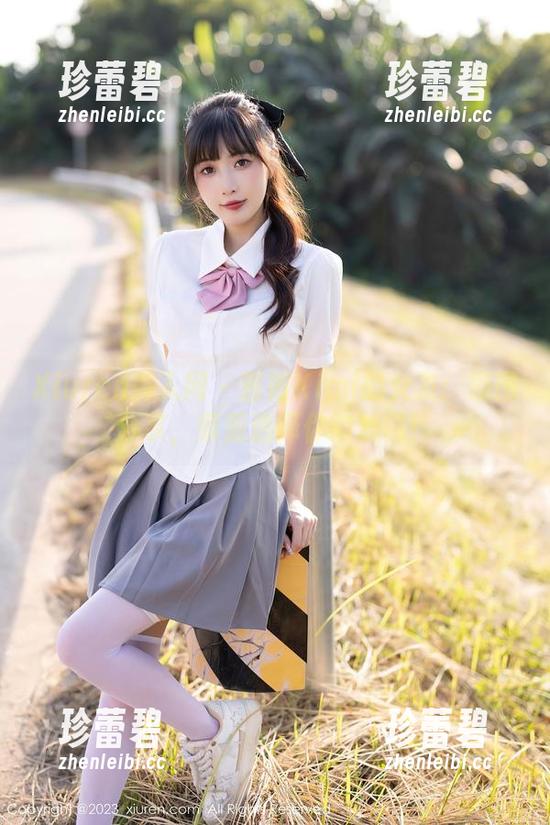Xiuren秀人网 - 茜茜Kimi的女友：原图分享，慎重选择你的滤镜！