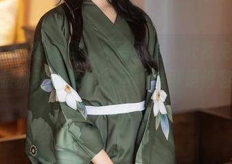 Xiuren秀人网 – 不看可惜，赶紧免费下载“黎秋秋眼镜”，这种美可是很容易失传的！