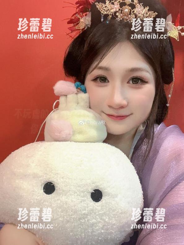不玩虚的，Zyra秋化身壁纸师，直接给你的桌面来一波大凤写真助阵！