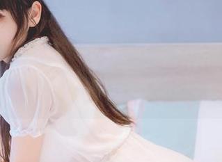 青春与职场的隐秘互动：usejan蓝蓝的秘书写真图集，多少让人挪不开眼。