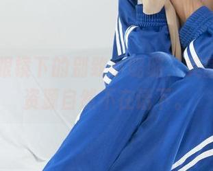 丽柜 – 眼镜下的别致小璐璐，美图翻倍，资源自然不在话下。