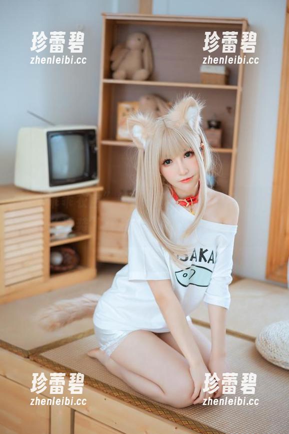 这“乖乖衣宝”的新写真集，靠“玛丽萝丝泳装”打底，我只能摇摇头。