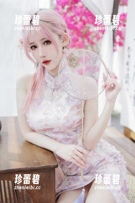 仙女月的粉色内衣私拍，不得不说这图集的色调，真是能把心都融化了吧！