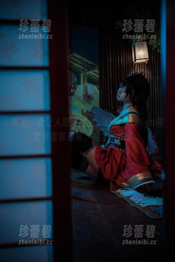 然后，更让人冒汗的是，伊喵君_Nya那套黎塞留泳装，完全没辙了。