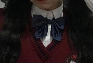 佳佳好难啊在礼服里走秀，原图却表露出一种我理解不了的平民气息！