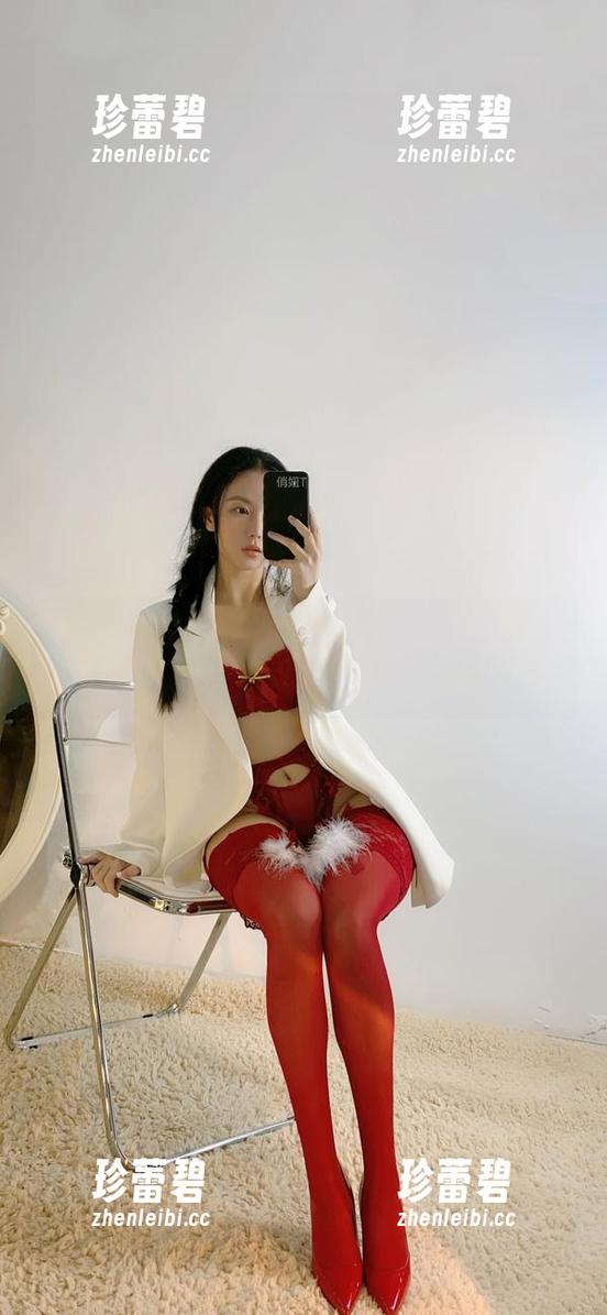 微密圈 - 最新的俏妞qiaoniu66图册里紫色实在是太出众，让我想偷偷收藏。