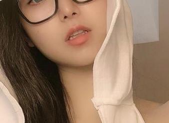 微密圈 – 看，俏妞qiaoniuTT的比基尼写真，泳衣和沙滩的默契配合！