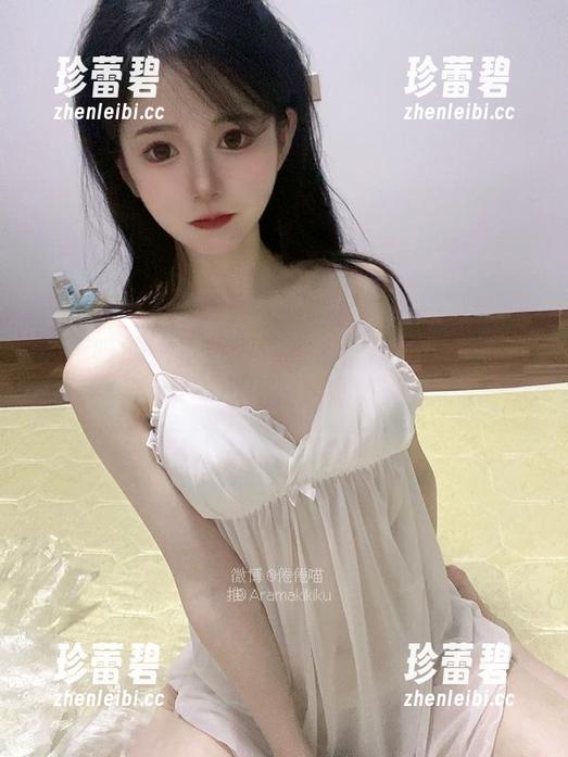 倦倦喵的比基尼写真合集：泳池边的小确幸，但我只想喝饮料