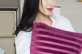 克拉女神 – 从雅楠的眼中看私房内衣，写真里的反转和惊讶