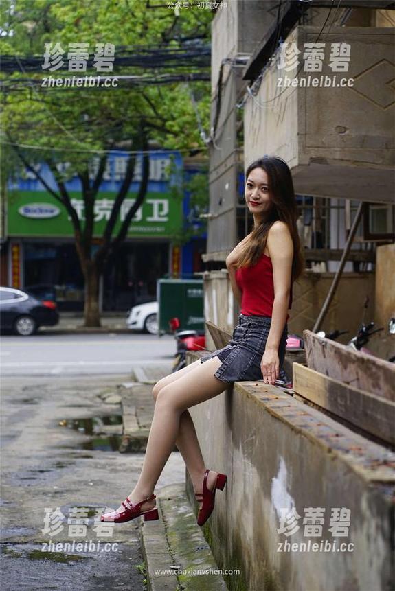 初夏女神 - 你知道吗？点点的优雅自然不仅好看，还能下载，懂的都懂！