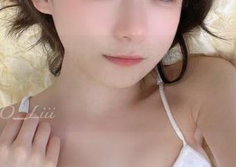 发条少女yoki带你玩转定制：穿上半透明黑丝吊带女仆装，感觉自己都要变成漫画女主了！