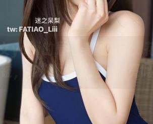 发条少女yoki的最新美图更新：花火自带滤镜，能把我这丑脸也照亮吗？