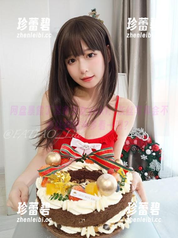 网盘暴露了发条少女yoki：灰丝写真会不会让你回头多看一眼？