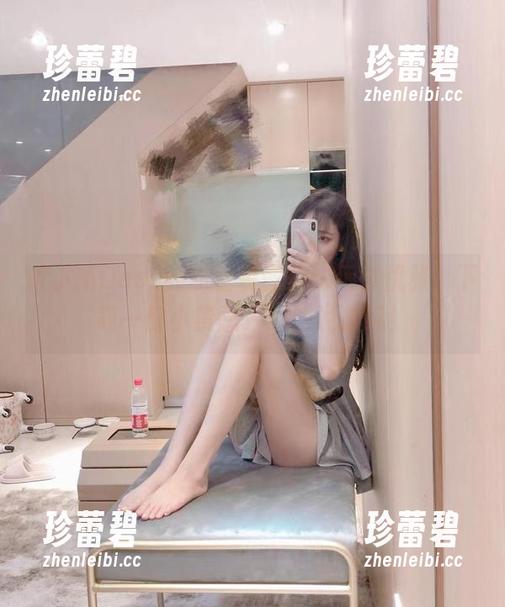 啾小妍Deer 啾小妍Deer的职业装图集:玩味优雅,下载一份小禁忌,不如说放纵!