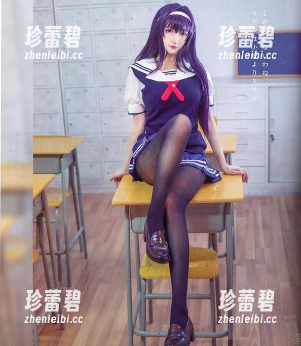 在下萝莉控ii的微博配图，居然成了写真！图片里的每个角度都似乎在说：瞧，我这是多么努力！