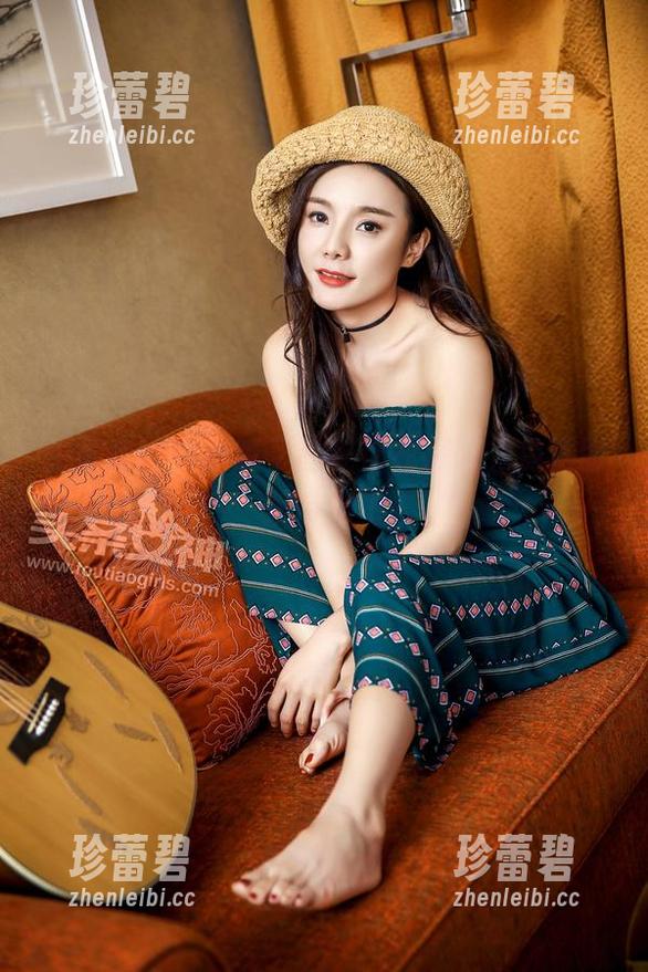 头条女神 - 小晴子的连体衣探险，免费图集带你飞