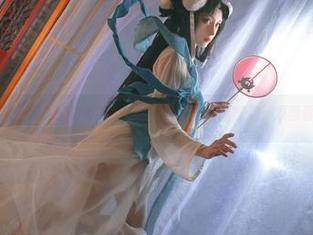 直接上图！奶狮不咬人的白衬衫，透出无圣光的清新气息，原图看得清清楚楚！