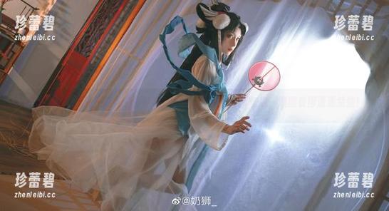 直接上图！奶狮不咬人的白衬衫，透出无圣光的清新气息，原图看得清清楚楚！