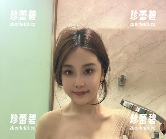 微密圈 - 连体衣风波，奶雯的福利就藏在原图里哦！