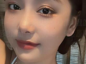 微密圈 – 看到奶雯的瑜伽动作，我的身体是不是也该动一动？好吧，先看原图再说。