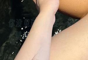 微密圈 – 你没见过的奶雯，浴室写真，给壁纸也上了一课！