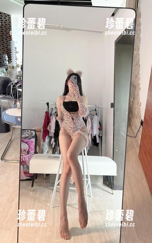 微密圈 - 淘气的小玉吃果冻——高清写真里的厨娘反转。
