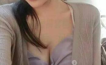 微密圈 – 小芯酱短裤套图，适合您在沙发上懒散的午后，记得下载哦！