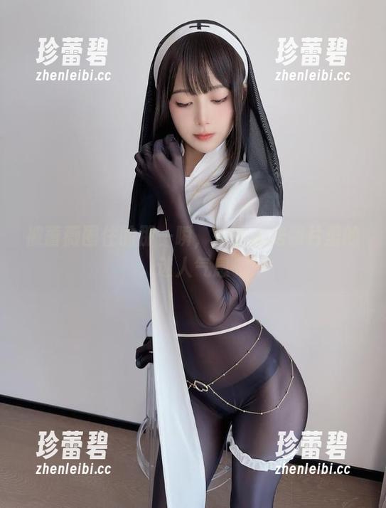 被蔷薇圈住的那一瞬，布丁大法照片里的迷人气息
