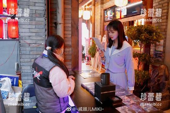 镂空中的戚顾儿：美图合集，离德芙巧克力（广告）太远的灵魂！