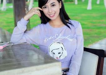 推女郎 – 礼服并不只是穿出来的，期待谭冰的合集带我们跨越虚拟和现实的“资源”边界。