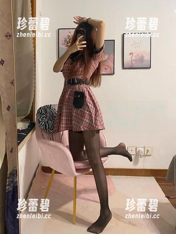 微密圈 - 校服套图更新！提袜少女又带我们体验了一把不穿校服的青春？