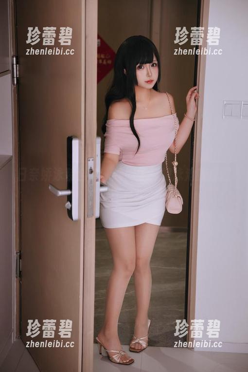 日奈娇泳装合集，看她如何把泳池变成时尚T台！