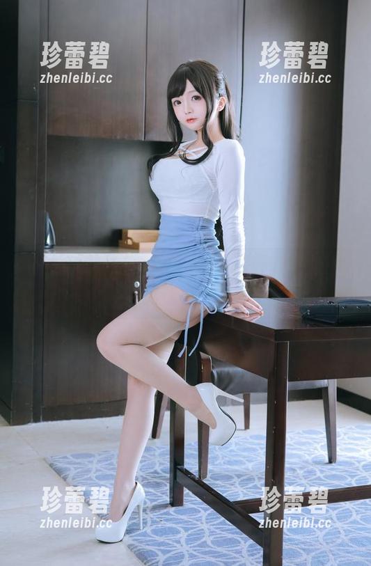 日奈娇 哇,日奈娇的地铁OL照片!这画面,难得的免费福利啊!