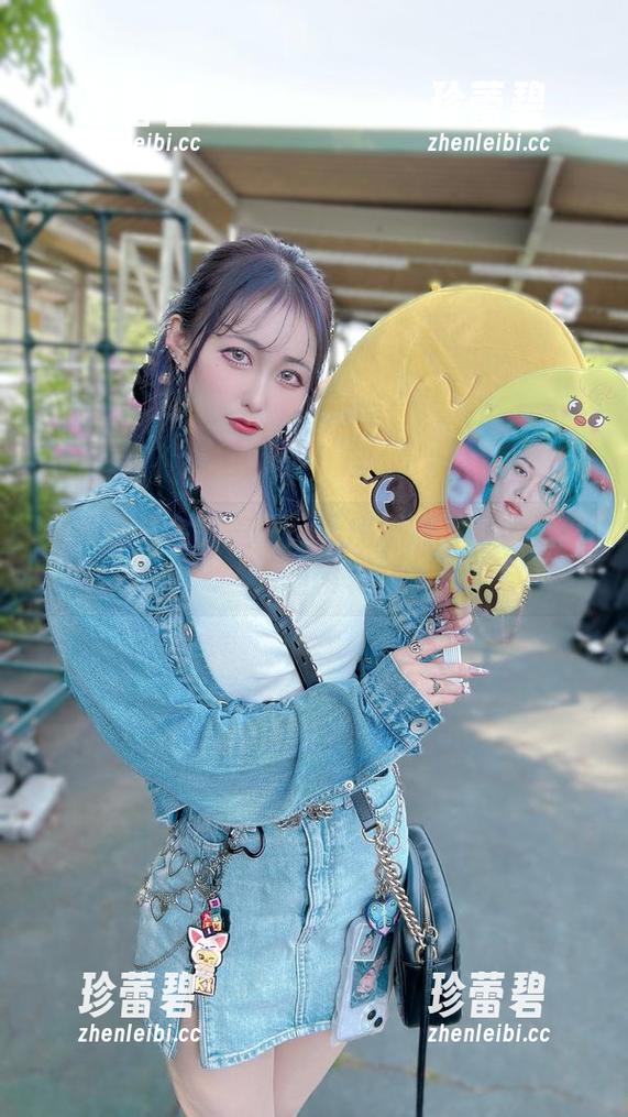 月城委员会的美图：天使翅膀下的小恶魔日常