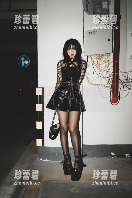 柒柒要乖哦 柒柒要乖哦的美腿和cos,那场大战在照片里继续上演中~