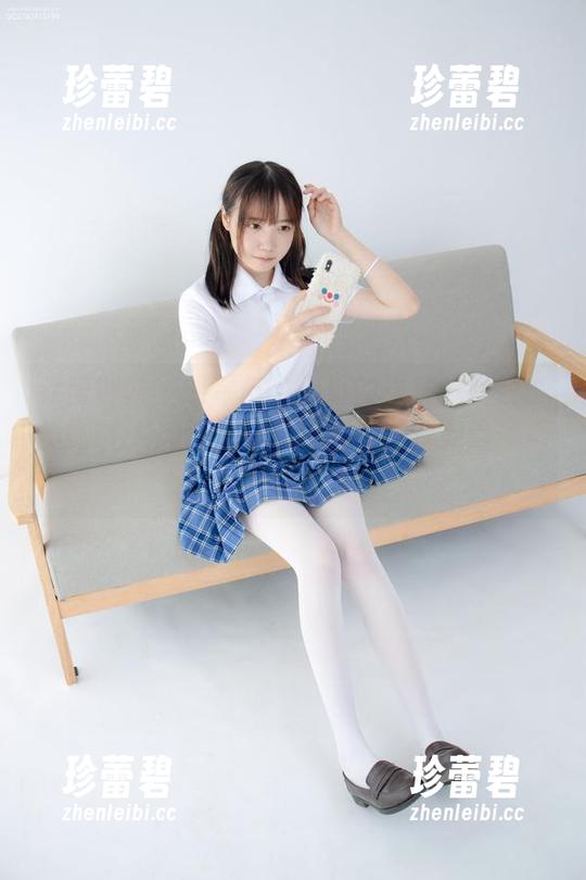 森萝财团-小奶糕Milky 森萝财团 - 明星与牛仔裤的碰撞:在线小奶糕Milky该入哪个国籍才能驾驭这条裤子?