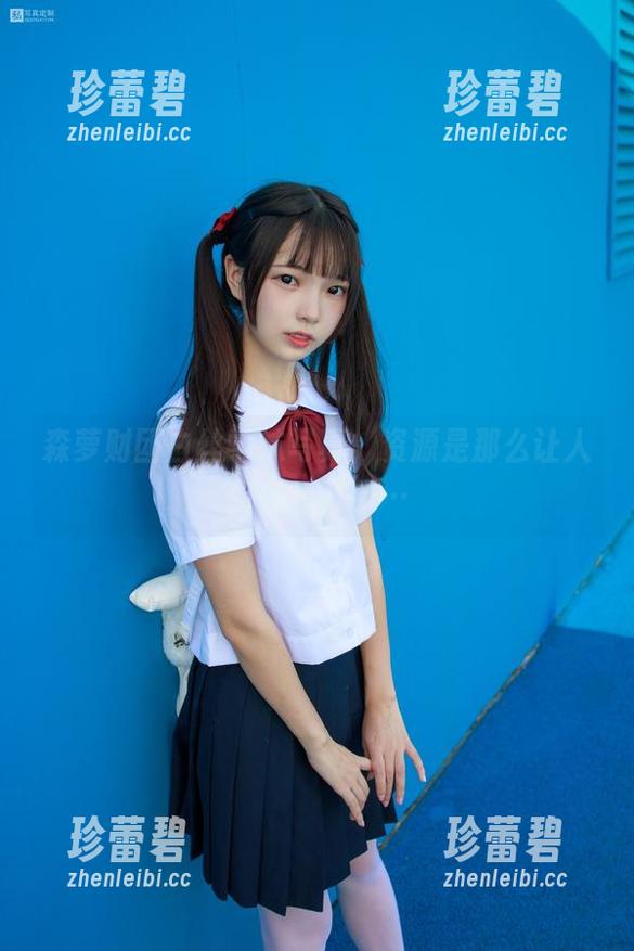 森萝财团白丝学妹写真，资源是那么让人想多看几眼…