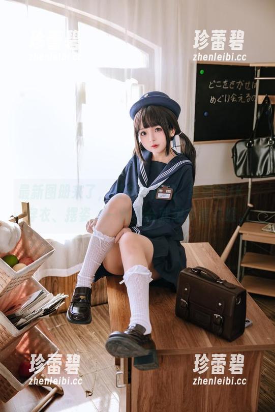 最新图册来了，樱井小莜的柊舞缇娜JK，穿衣、摆姿，一言不合就想多看几眼。