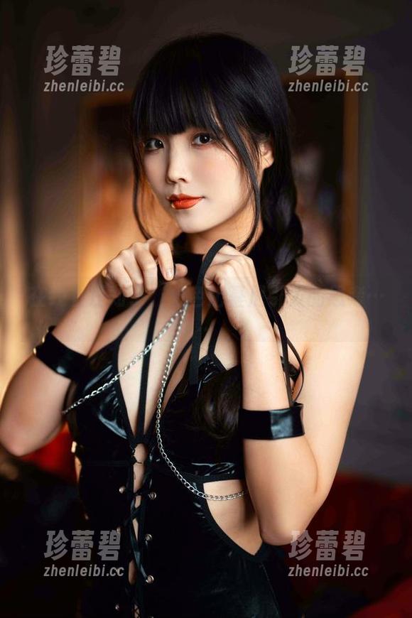 在线看汪知子，粉色比基尼引发的思考……