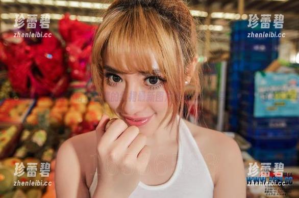 爱丝 - 你信不信？佳慧的红裙最新图片看起来就快要“起飞”了！